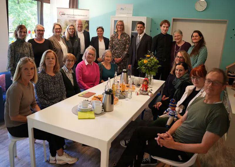 Eine engagierte Gruppe  in der AWO-Bibliothek 